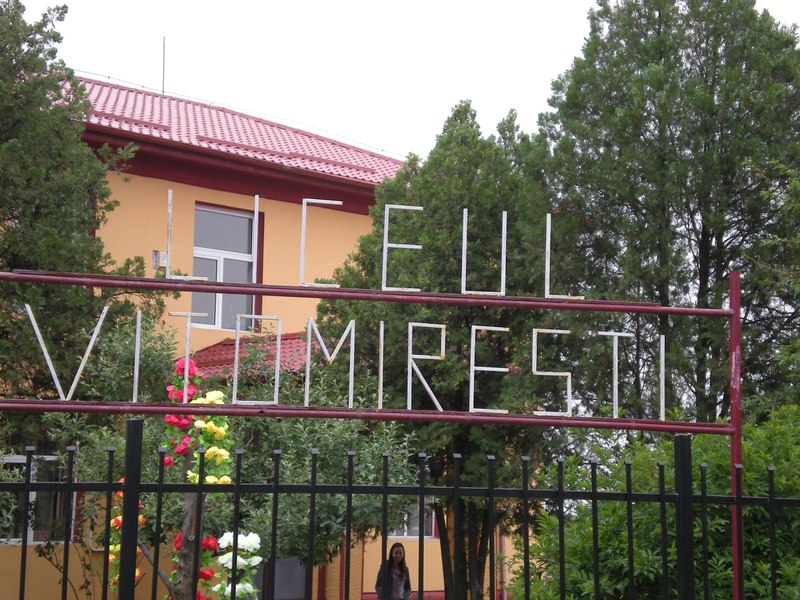 O primărie din Oltenia le datorează profesorilor o sumă uriașă, bani de navetă. „Le-am pus la dispoziție locuințe în localitate”