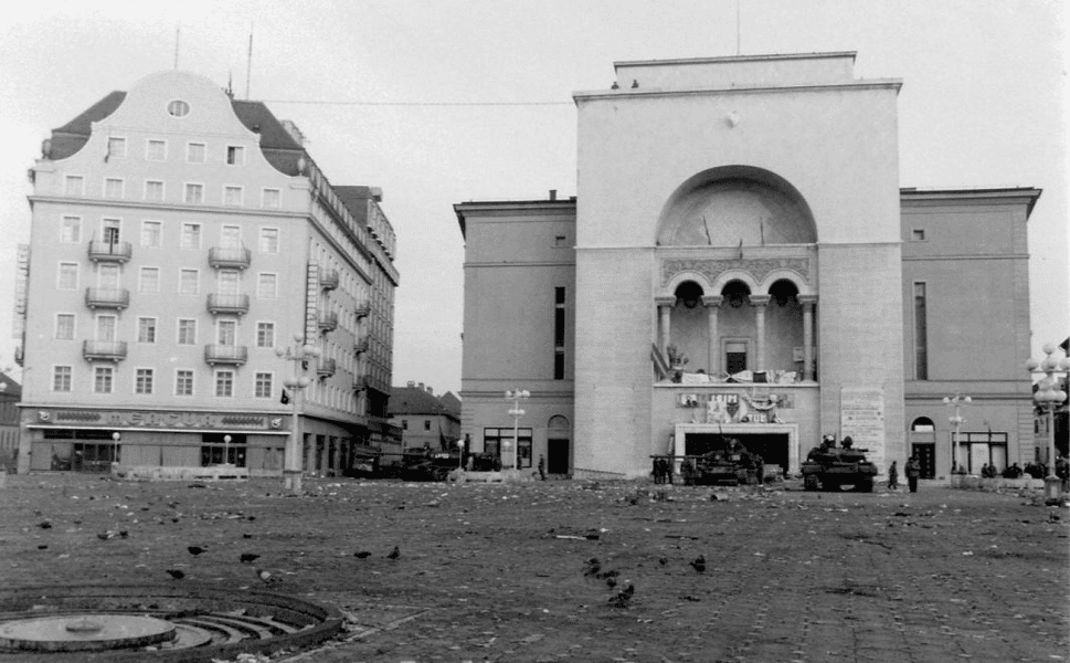 Parașutiștii de la Caracal, pe post de terorişti la Revoluție. Au fost vânaţi de celelalte forţe armate din Timișoara 