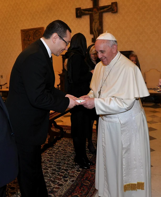 Victor Ponta si Papa Francis (foto: Facebook)