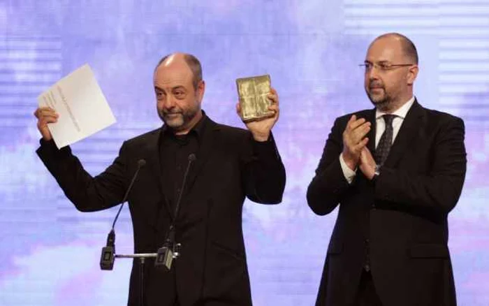Regizorul Tompa Gábor şi Kelemen Hunor, viceprim-ministru şi ministru al Culturii, în cadrul galei UNITER 2014 Fotografii: Maria Ştefănescu