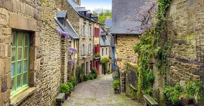 Dinan, Bretania, nord-vestul Franței. Foto: Captură video YouTube