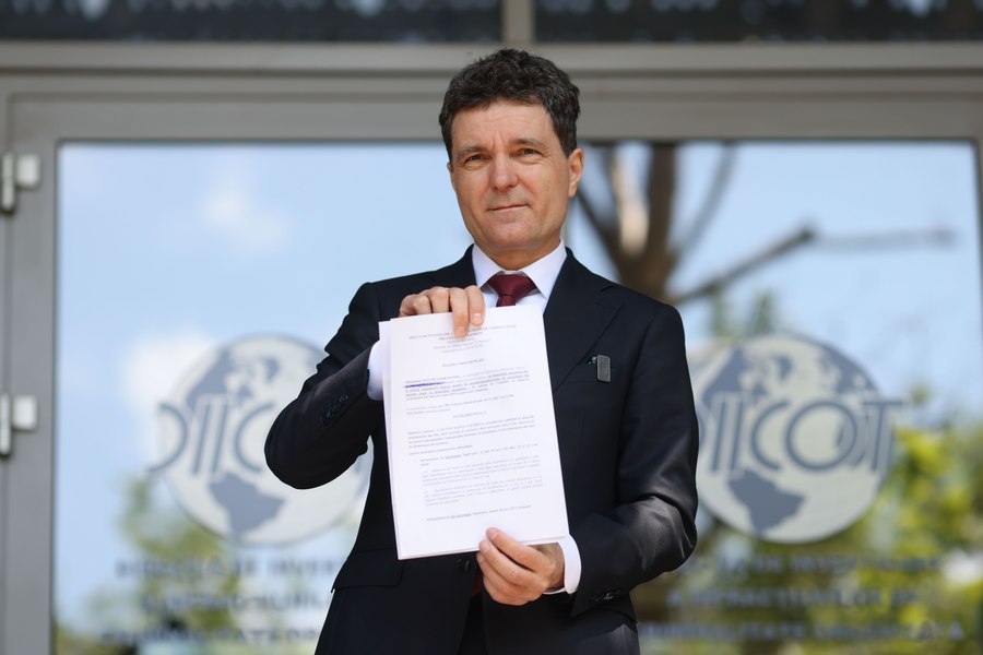 Scandalul fotografiilor continuă: Ce a scris Nicușor Dan în plângerea depusă la DIICOT împotriva Elenei Lasconi 