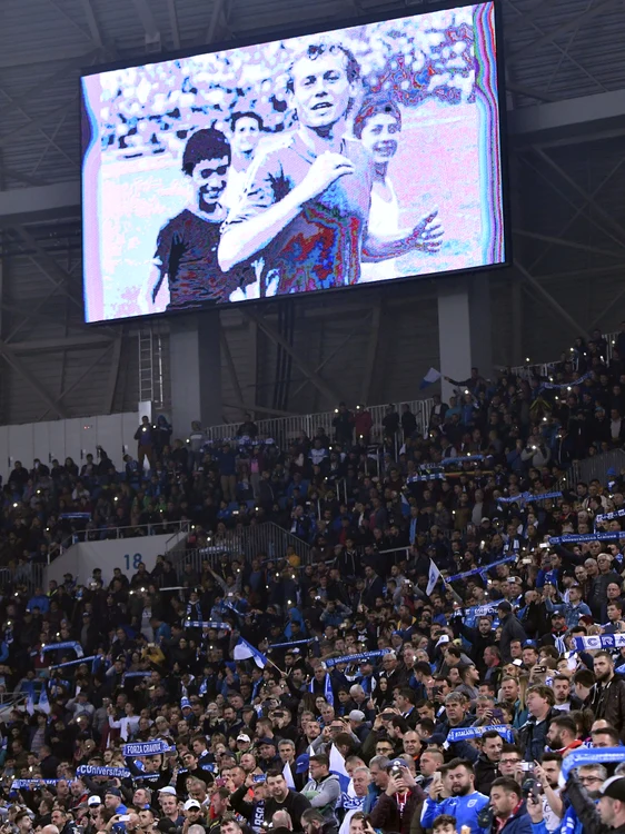 Pe ecranul video al stadionului au fost difuzate imagini cu Ilie Balaci
