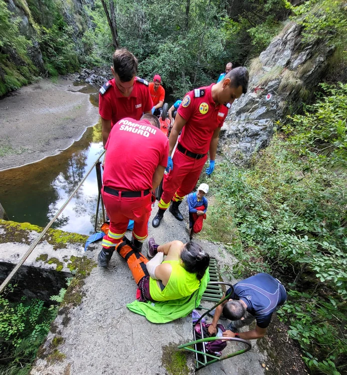 76 de persoane au fost evacuate. FOTO Salvamont Argeș