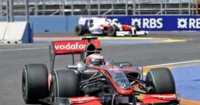 FORMULA 1: Rubens Barrichello câştigă prima cursă după cinci ani!