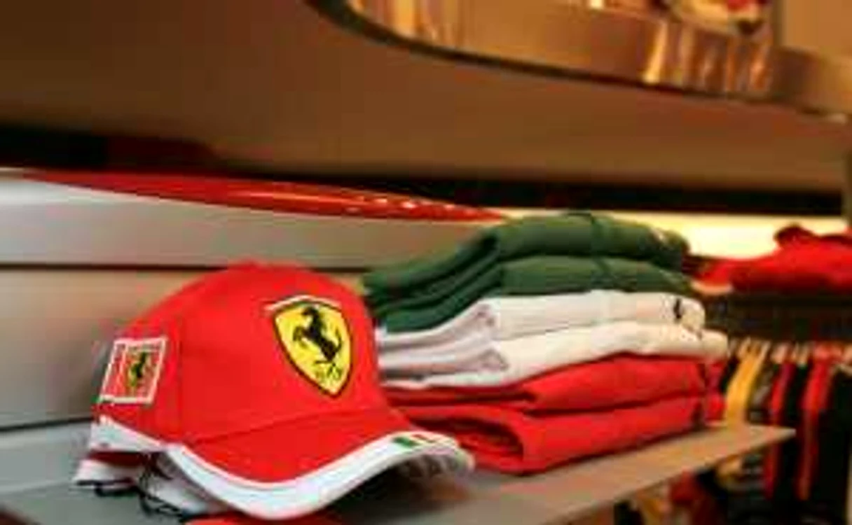 Ferrari Shop face reduceri de 50% la articolele din magazin cu ocazia Red Friday