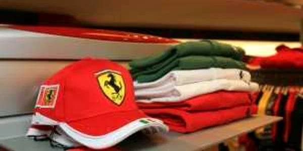 Ferrari Shop face reduceri de 50% la articolele din magazin cu ocazia Red Friday