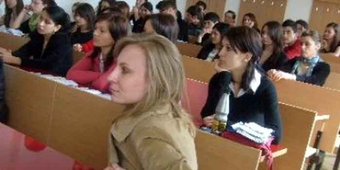 Bacău: Studenţii îşi testează creativitatea