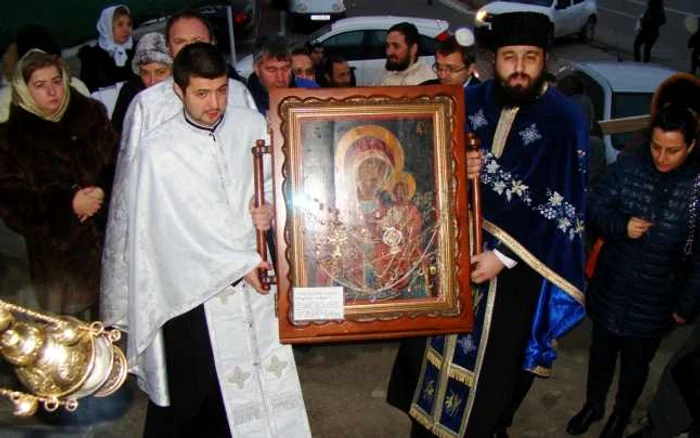 Icoana făcătoare de minuni adusă la biserica Sfântul Haralambie din Constanţa de la mănăstirea Baytali din Ucraina Sursă foto Arhiepiscopia Tomisului