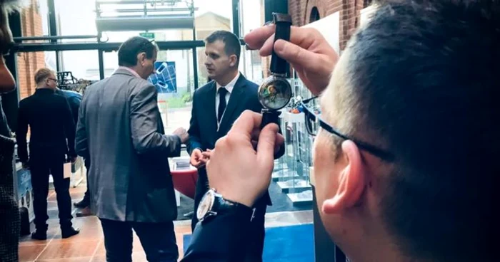 ceas clepsidra si ceas vitraliu