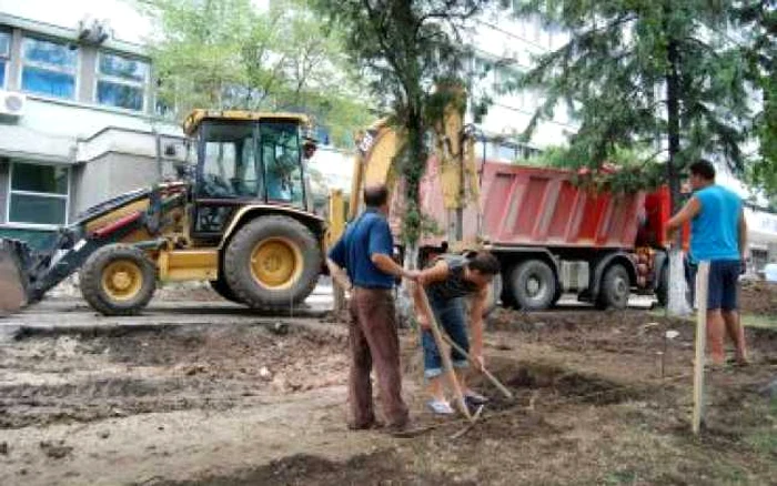 Slatina: Au început lucrările la parcarea Spitalului Judeţean