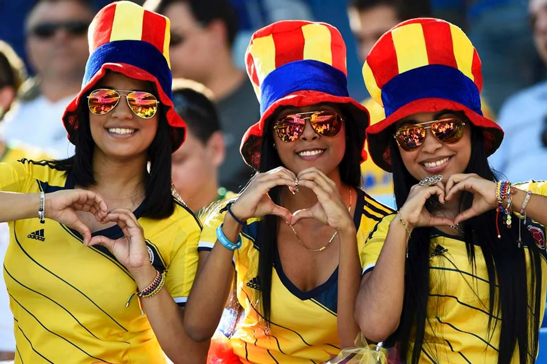 Fetele sexy din  Columbia îşi arată  dragostea pentru favoriţi