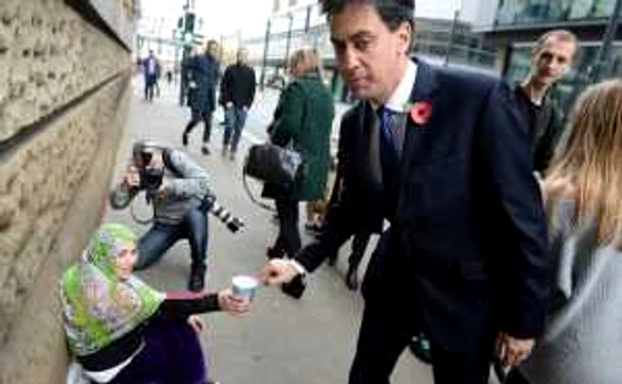 Ed Miliband, liderul laburist, i-ar fi dat Rebecăi 60 sau 70 de pence, echivalentul a 4 lei FOTO Daily Mail