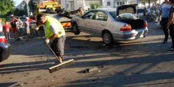 Mașina și autoutilitara au fost indisponibilizate la sediul Poliției