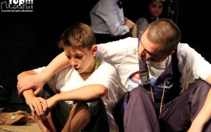 În distribuţie fac parte mai mulţi copii. Foto: Teatrul Dramatic Galaţi