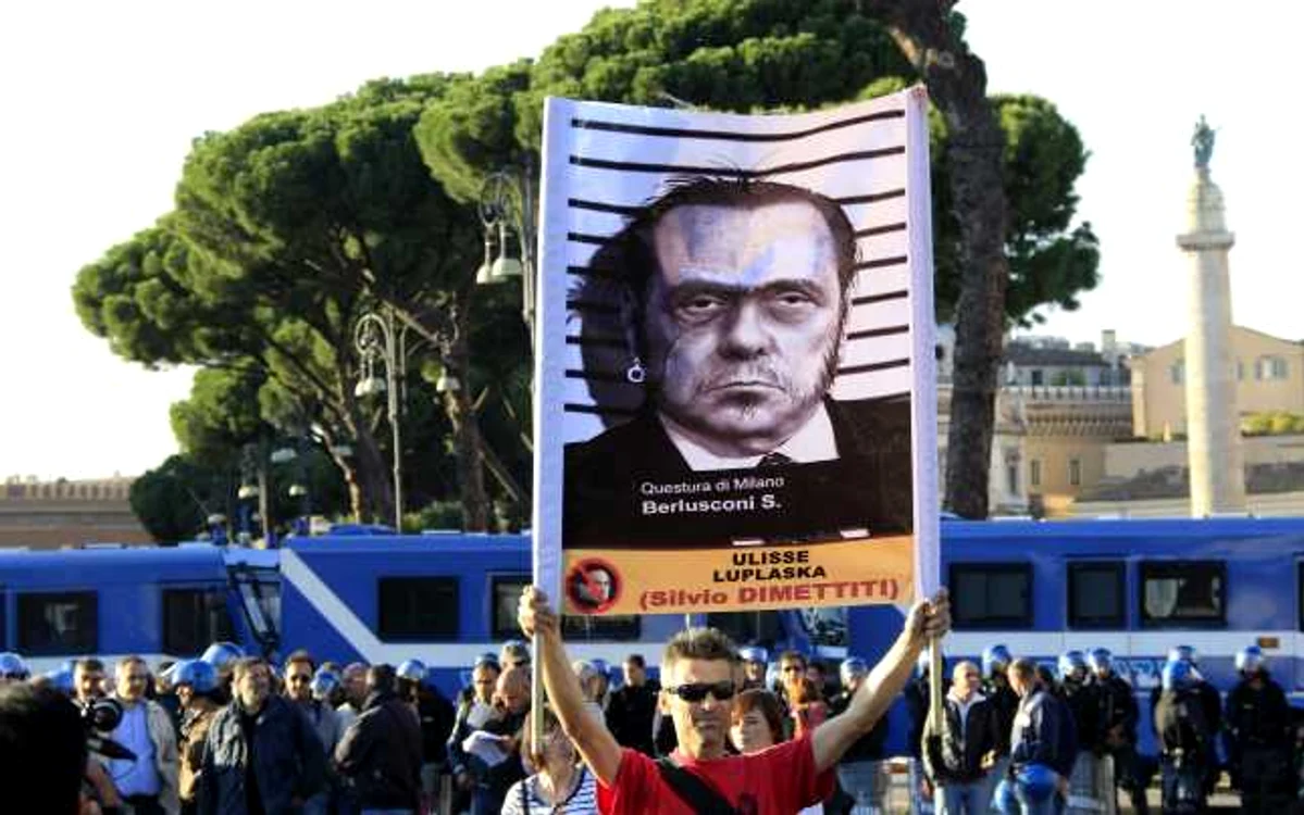 Protest al indignaților italieni, nemulțumiți de felul în care cabinetul Berlusconi gestionează țara. Premierul italian nu mai are mulți fani nici la Bruxelles. 