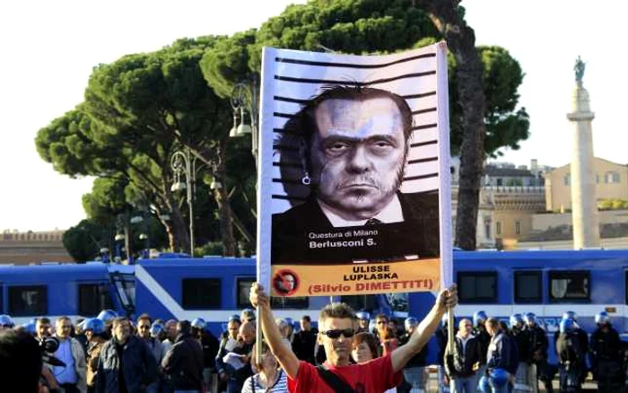Protest al indignaților italieni, nemulțumiți de felul în care cabinetul Berlusconi gestionează țara. Premierul italian nu mai are mulți fani nici la Bruxelles.