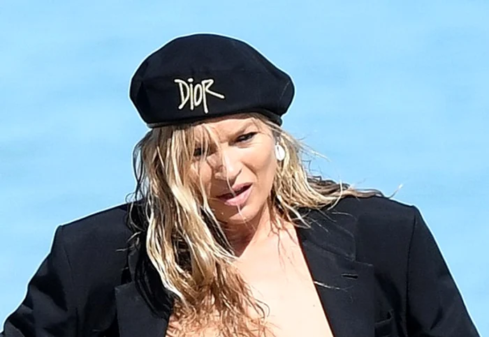 
    Kate Moss nu se sfiește să pozeze sexy și la vârsta astafoto: Profimedia  