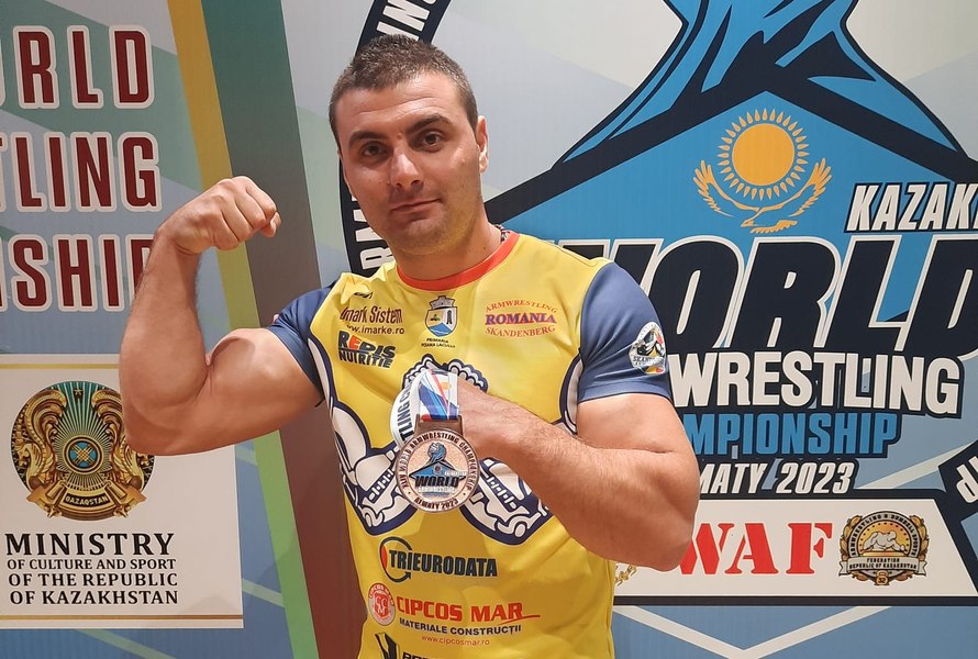Povestea dublului campion mondial la skanderbeg care trăiește și se antrenează într-un sat din Argeș