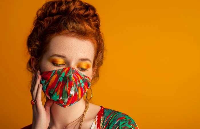 Specialiştii Asociaţiei Pro Consumatori atrag atenţia că măştile fashion, purtate de unul din cinci români, nu oferă protecţie împotriva bacteriilor şi virusurilorfoto: Shutterstock