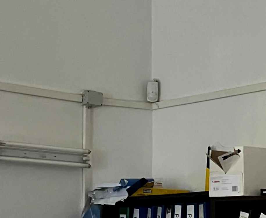 Camera de supraveghere montată în biroul angajaţilor