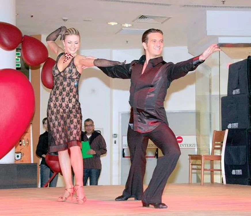Elwira şi Mihai Petre dansează 8 ore pe zi