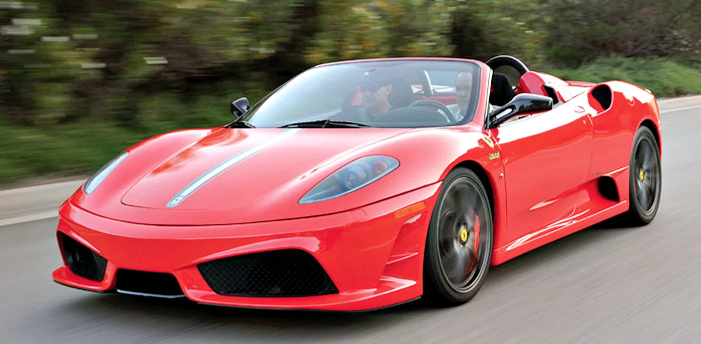 S-a plimbat  o săptămână  cu un Ferrari