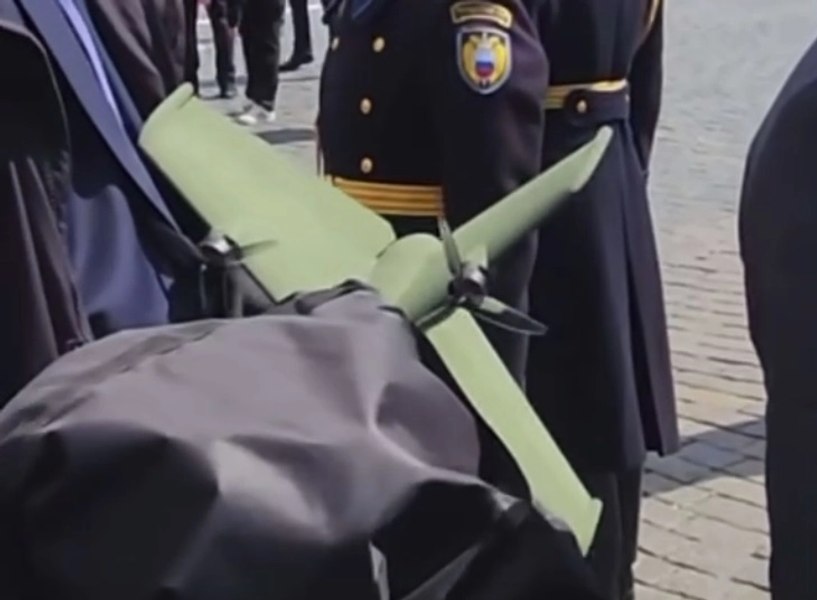 Vladimir Putin, păzit de serviciul de protecție și cu drone de interceptare