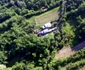 Proporţiile dezastrului de la Roşiile - Vâlcea unde un deal a început să se prăbuşească - văzute din dronă Foto Adevărul