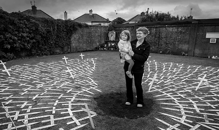 Circa 800 de copii morţi, înmormântați în secret într-o groapă comună din Irlanda, vor fi exhumaţi