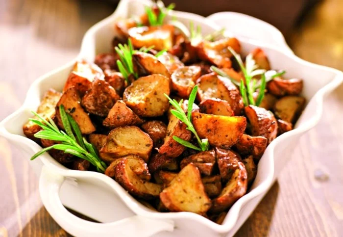 Află cum poţi să prepari cei mai buni cartofi ţărăneşti!clickpoftabuna.ro