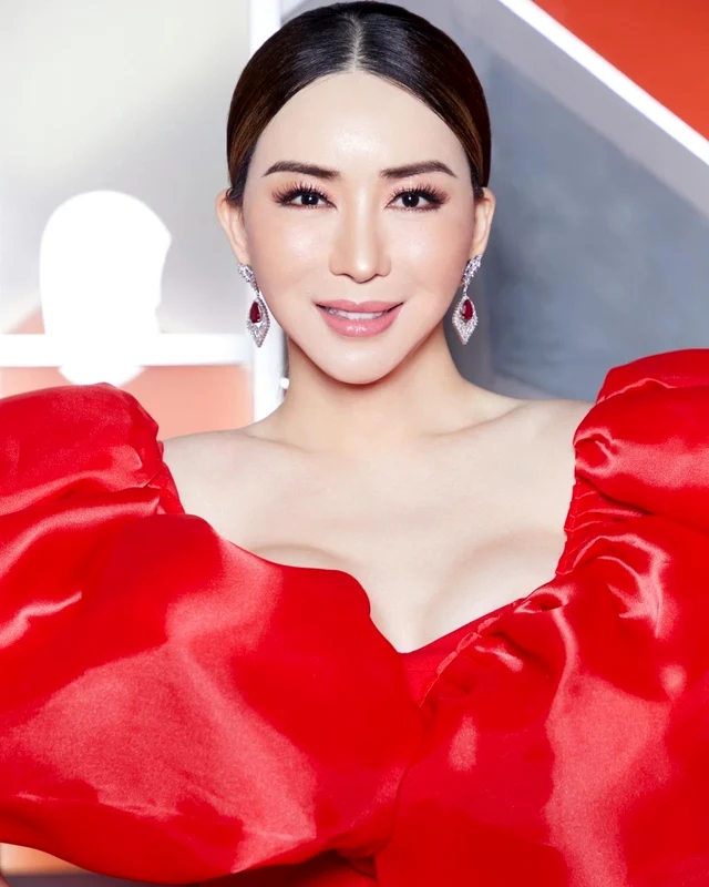 Anne Jakkaphong Jakrajutatip 