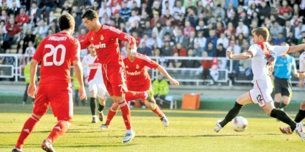Ronaldo a marcat cu spatele la poartă 