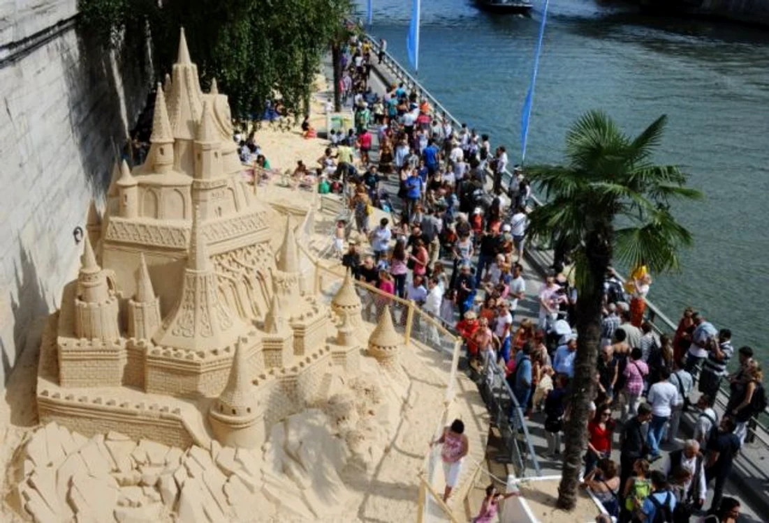Plaje ca pe Coasta de Azur (foto: AFP)