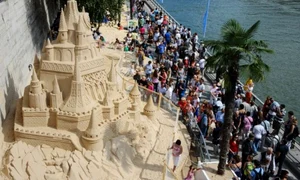 Plaje ca pe Coasta de Azur (foto: AFP) jpeg