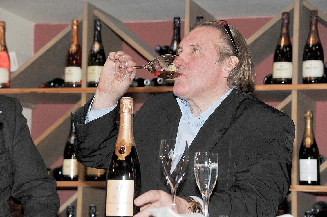 
    Gérard Depardieu (65 de ani) îşi îneacă amarul în alcool de ani buniFoto: Photoland/Wenn  