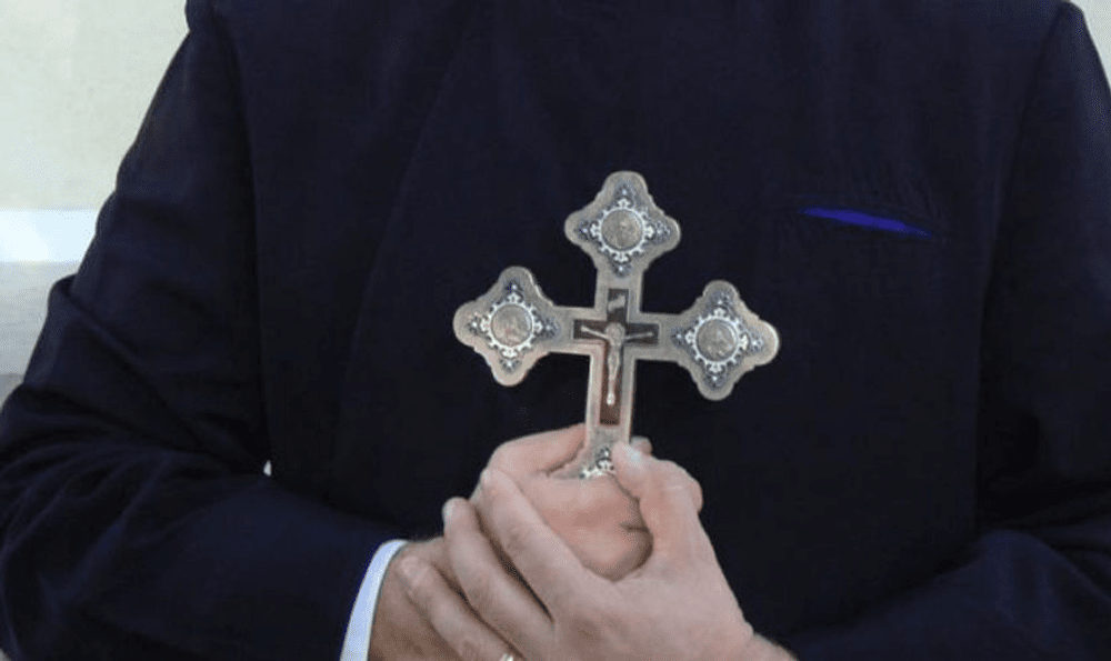 Un preot este acuzat că ia suprataxă la botez. Cum își justifică acțiunile