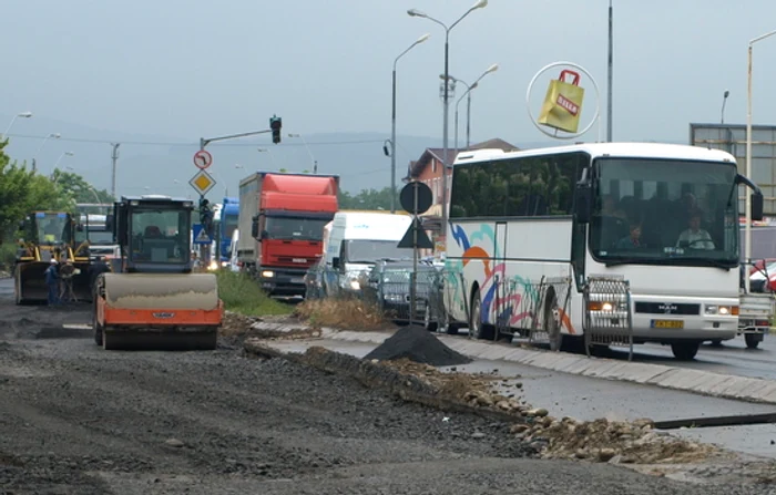 A început asflatarea tronsonului din zona Gării Deva. D.G.
