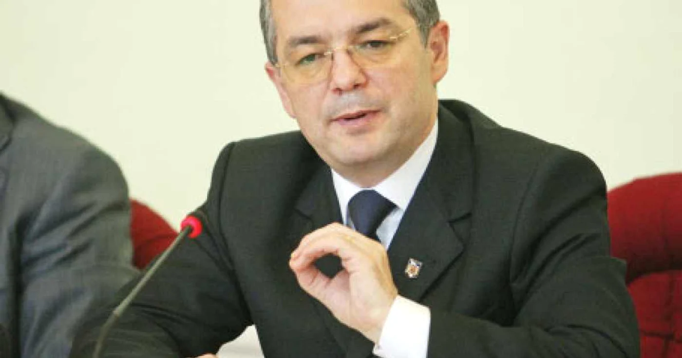 Emil Boc îşi va asuma răspunderea pe legea salarizării  
