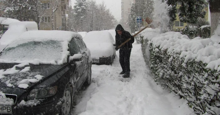 Firmele de salubrizare din Cluj au fost amendate pentru că nu au reuşit să deszăpezească străzile corespunzător. FOTO: Adevărul