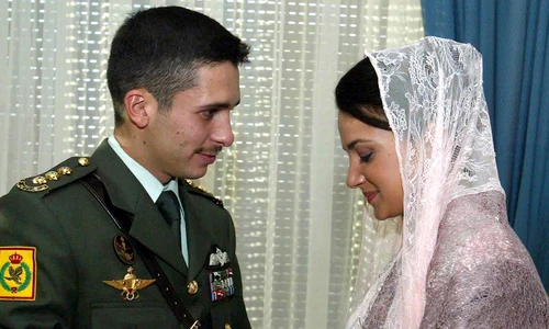 Prințul Hamza Bin al Hussein și logodnica lui, Prințesa Noor Bint Aasem Bin Nayef, 2003   GettyImages 2447168 jpg