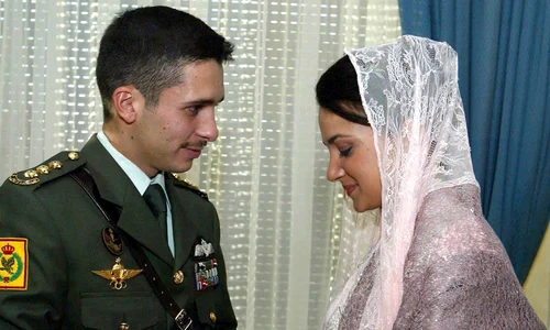 Prințul Hamza Bin al Hussein și logodnica lui, Prințesa Noor Bint Aasem Bin Nayef, 2003   GettyImages 2447168 jpg