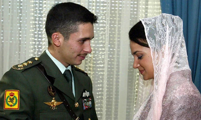 Prințul Hamza Bin al Hussein și logodnica lui, Prințesa Noor Bint Aasem Bin Nayef, 2003   GettyImages 2447168 jpg