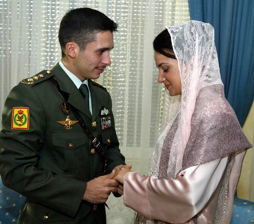 Prințul Hamza Bin al Hussein și logodnica lui, Prințesa Noor Bint Aasem Bin Nayef, 2003   GettyImages 2447168 jpg