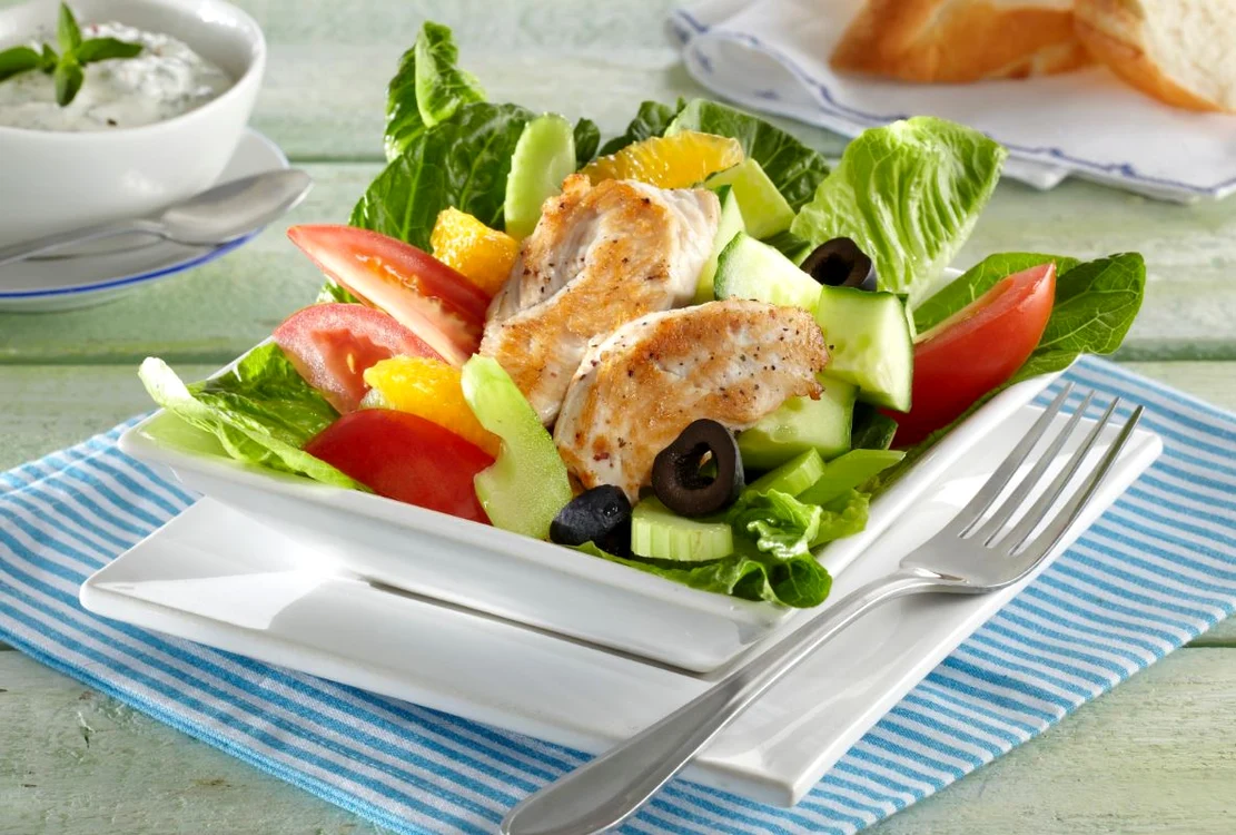 Salata cu piept de pui jpeg