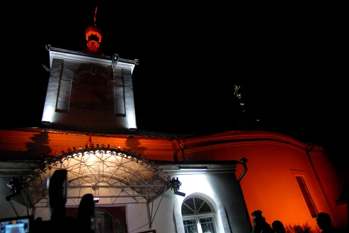 Biserica „Sf. Împăraţi Constantin şi Elena” a devenit mai luminoasă