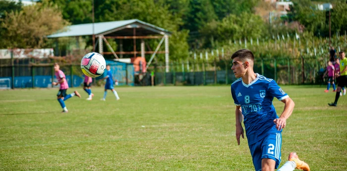 VIDEO Elevul genial care este căpitan la fotbal. A terminat șef de promoție la un colegiu din Craiova