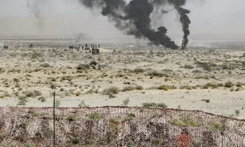 Uzbekistanul anunţă că sute de soldaţi afgani au fugit peste graniţă cu zeci de avioane şi elicoptere jpeg