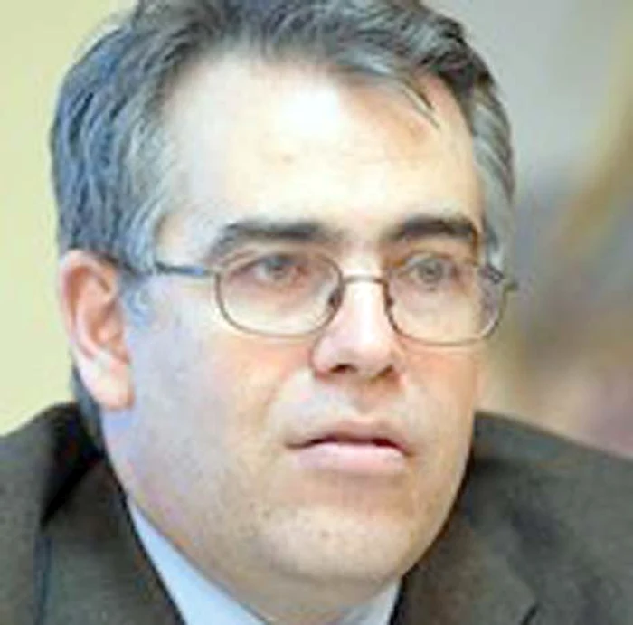 George Ţiplică, medic dermatolog 