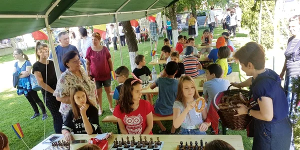 Cel mai mare turneu de şah în aer liber din România FOTO Daniel Lare